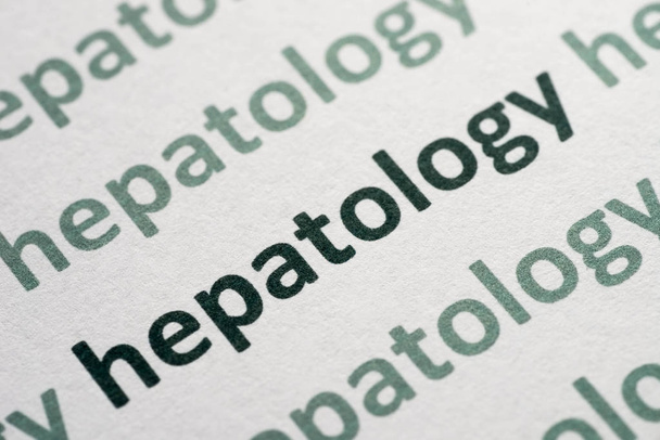 hepatologia palavra impressa em papel whte macro
 - Foto, Imagem