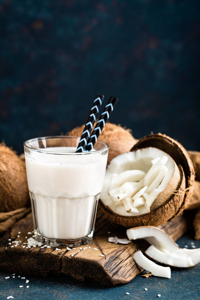 Fresh coconut milk in glass, vegan non dairy healthy drink - Valokuva, kuva