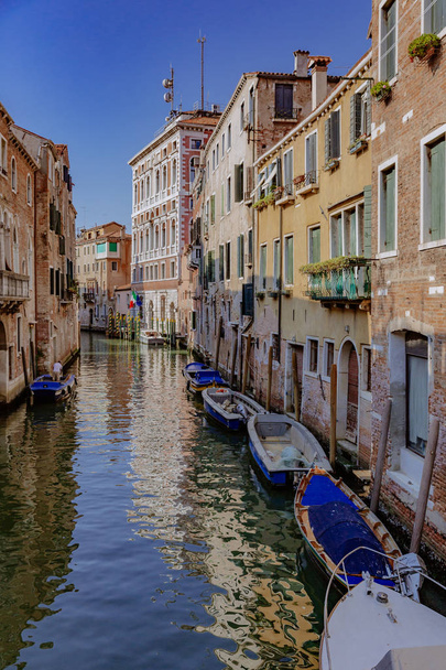 Venetian buildings and architecture by canal in Venice, Italy - Foto, Imagen