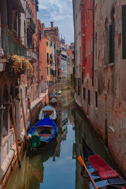 Venetian buildings and architecture by canal in Venice, Italy - Foto, Imagem