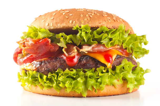Detailní záběr na domácí hamburgery s ohněm. - Fotografie, Obrázek