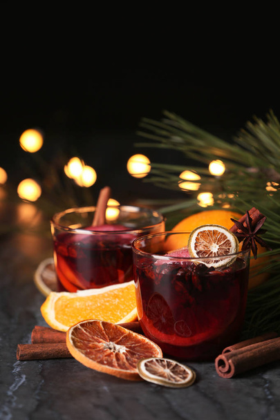 Glasses with mulled wine on table against blurred background - Foto, Imagen