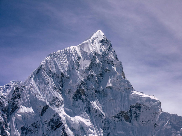 Everest Nepal syyskuu 30, 2018 Näkymä maisemaan ja polkuun Everestin tukikohtaan Nepalissa
 - Valokuva, kuva