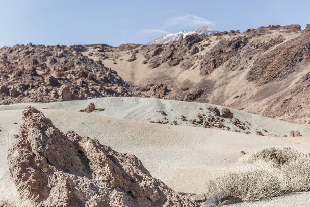 Вид на пейзаж дюн и лавы в национальном парке Тейде, остров Тенерифе, Канарские острова, Испания
 - Фото, изображение