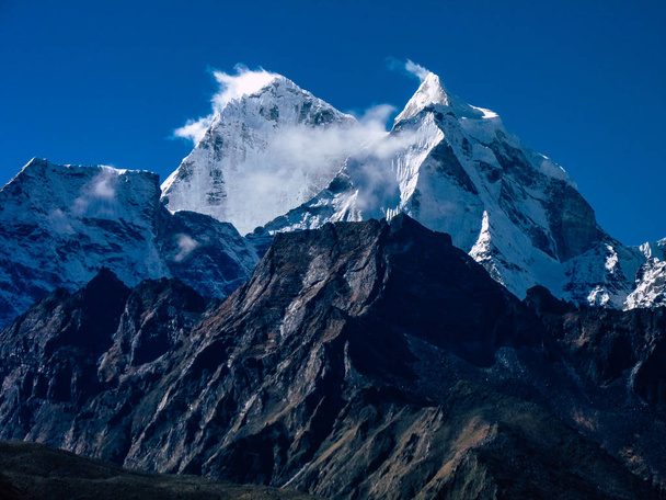 Everest Νεπάλ 30 Σεπτεμβρίου 2018 θέα του τοπίου και η διαδρομή προς την κατασκήνωση βάσης του Έβερεστ στο Νεπάλ - Φωτογραφία, εικόνα