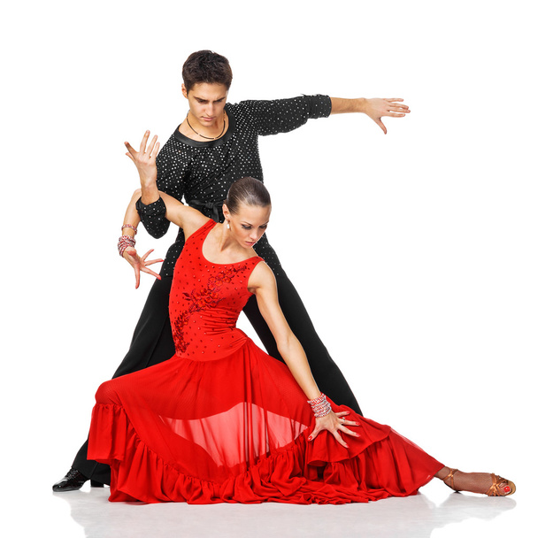官能的なカップルは、サルサを踊るします。アクションでラテン ダンサー. - 写真・画像