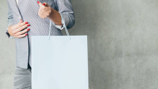 shopping bag buying consumerism woman holding - Foto, afbeelding