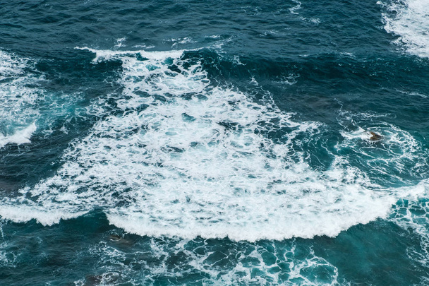 Okyanus dalgaları, gökyüzünden deniz manzarası - - Fotoğraf, Görsel