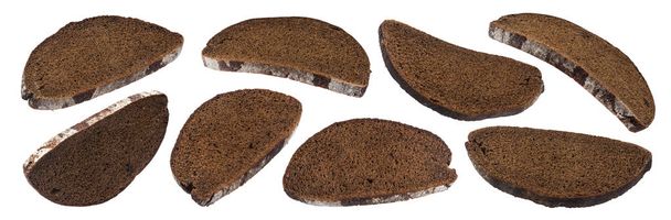 Кусочки черного ржаного хлеба на белом фоне
 - Фото, изображение