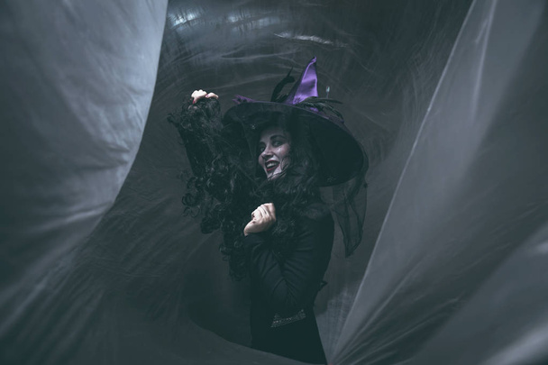 Mujer vestida con disfraz de Halloween. Vacaciones
 - Foto, imagen