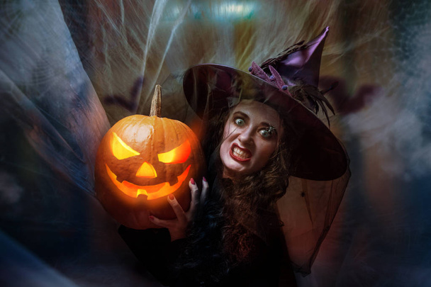 Cadılar Bayramı kostümü giyen kadın. Tatil - Fotoğraf, Görsel