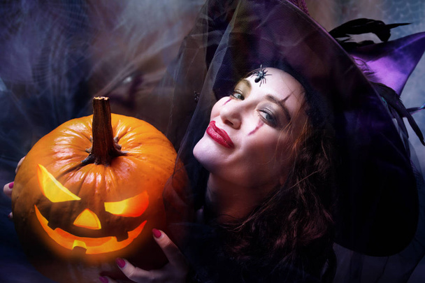 женщина в костюме на Хэллоуин. Праздник
 - Фото, изображение