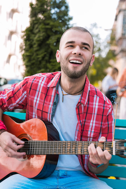 Happy street musician expressing feelings though song - Фото, зображення
