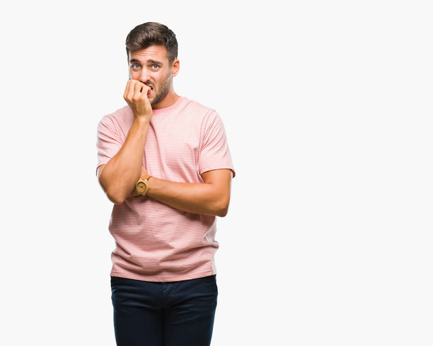 Mladý pohledný muž izolované pozadí pohledu stresovaní a nervózní, když ruce na ústa, kousání nehtů. Úzkost problem. - Fotografie, Obrázek