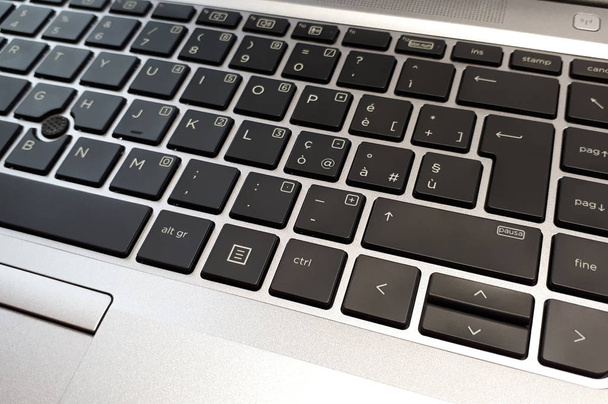 Деталь клавиатуры ноутбука
 - Фото, изображение