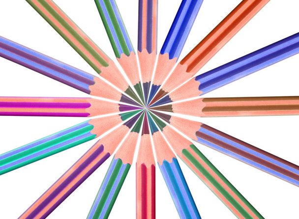 Crayons multicolores pointus en bois
 - Photo, image