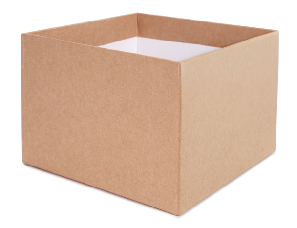 Простая картонная коробка на белом фоне
 - Фото, изображение
