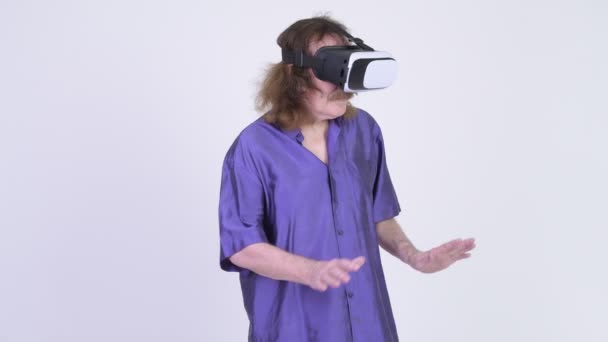 Happy senior man using virtual reality headset - Кадри, відео