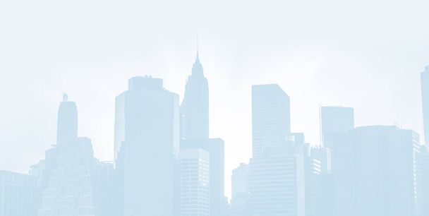 Silhuetas do horizonte de Manhattan em Nova Iorque. Imagem azul claro
 - Foto, Imagem