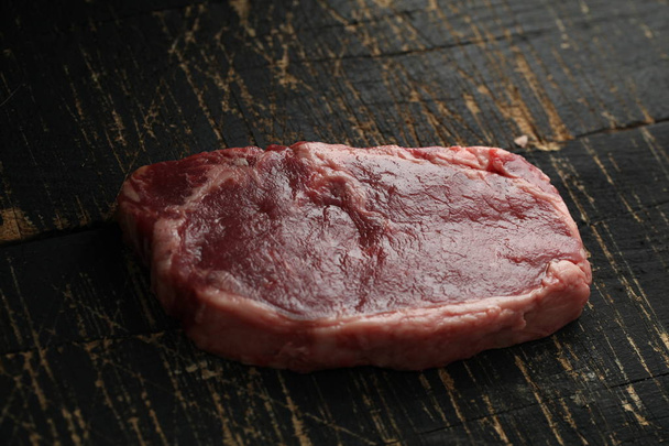 fresh slice of meat on wooden background - Foto, Imagen