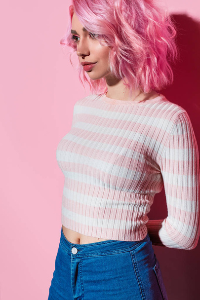 Beautiful young informal woman with pink hair - Foto, Imagen