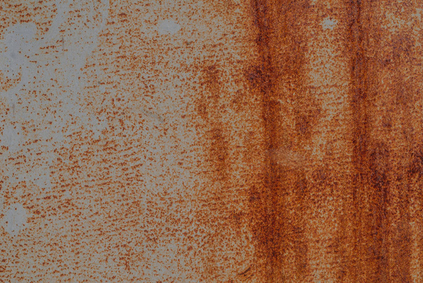 eski boya, grunge metal yüzey, doku arka plan kalıntıları ile paslı demir yüzey - Fotoğraf, Görsel
