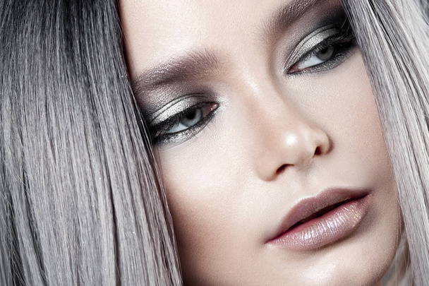 Young beautiful girl with silver make-up and ash hair. Beauty close-up portrait - Foto, imagen