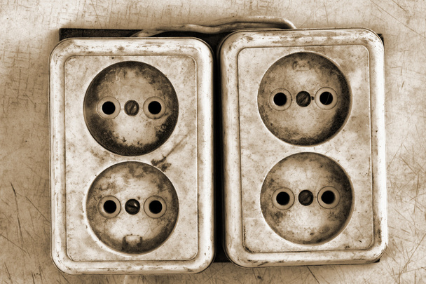 Старі брудні електричні розетки
 - Фото, зображення