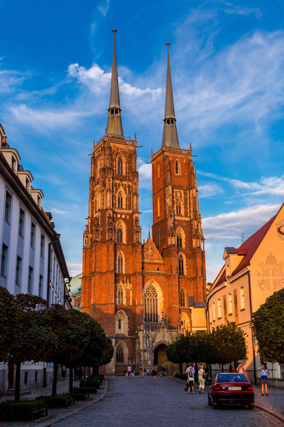 WROCLAW, POLAND - JULY 29, 2014: Cathedral of St. John in Wroclaw, Poland on July 29, 2014. Wroclaw old and a very beautuful city in Poland - Zdjęcie, obraz