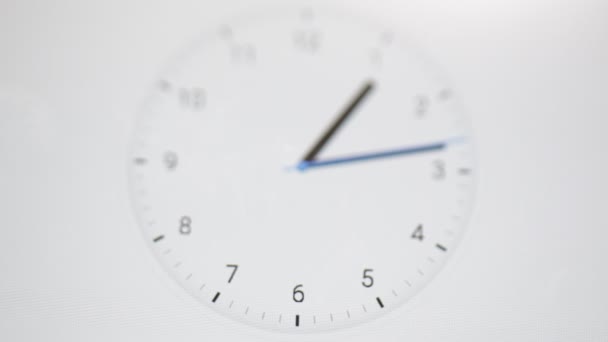 αντίστροφη μέτρηση και ρολόι με βέλη στην οθόνη, όπως η έννοια της προθεσμίας και χάσιμο χρόνου - Πλάνα, βίντεο