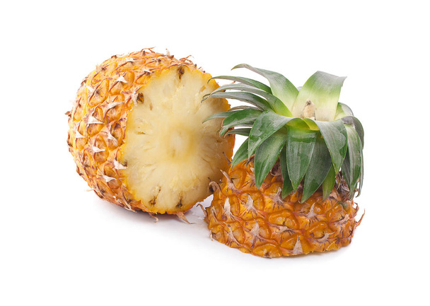 ananas met geïsoleerde plakken Knippad - Foto, afbeelding