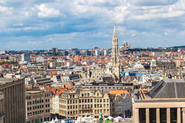 BRUSSELS, BELGIUM - JULY 6, 2014: Cityscape of Brussels in a beautiful summer day - 写真・画像