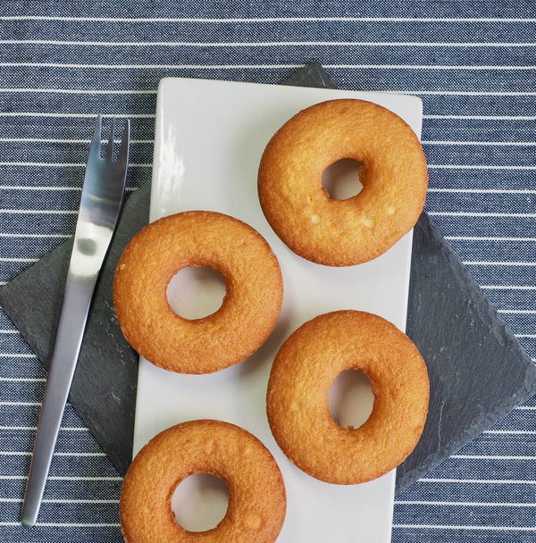 Barna donuts és a villák - Fotó, kép