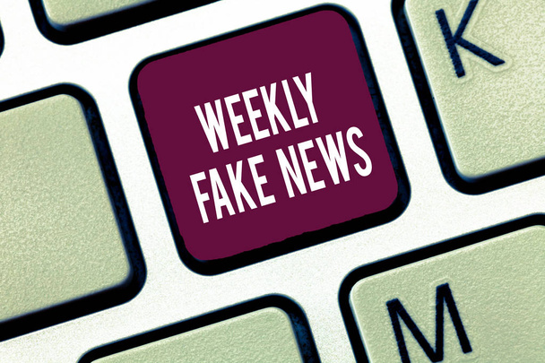 Λέξη σύνταξη κειμένου εβδομαδιαία Fake News. Επιχειρηματική ιδέα για ανακριβή, αισθησιακός έκθεση που δημιουργήθηκε για να αποκτήσουν - Φωτογραφία, εικόνα
