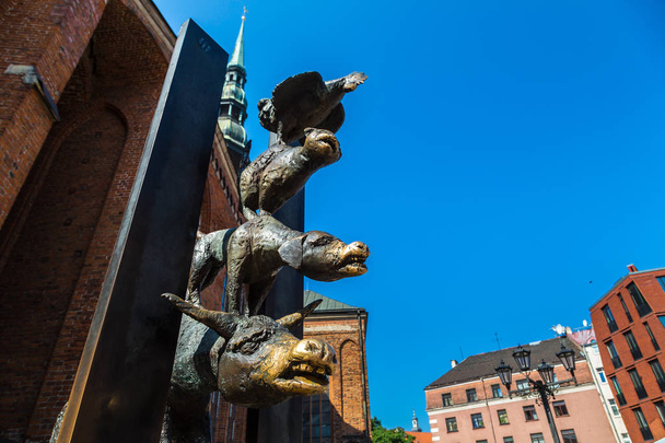 RIGA, LATVIA - JUNE 13, 2016: Monument of Bremen town musicians in Riga in a beautiful summer day, Latvia - Photo, image