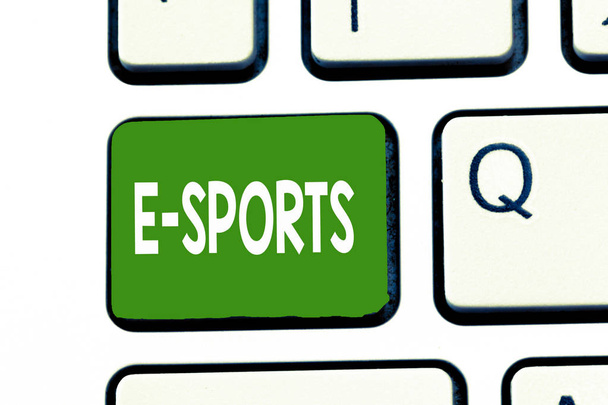 Parola di scrittura del testo E Sport. Business concept per videogiochi multiplayer giocato in modo competitivo per gli spettatori
 - Foto, immagini