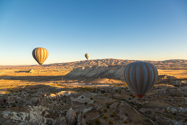 CAPPADOCIA, TURKEY - JULY 29, 2017: Hot air Balloons flight in Cappadocia, Nevsehir, Turkey in a beautiful summer day - Foto, imagen