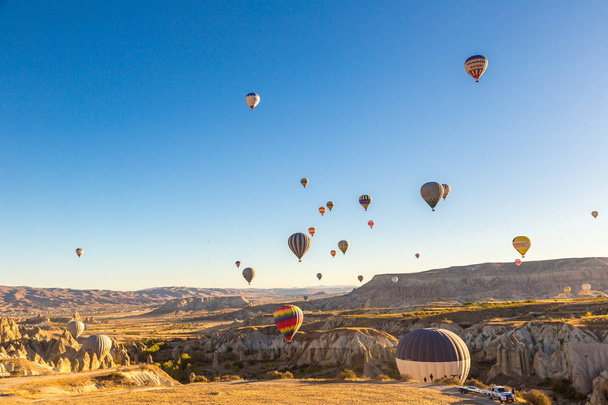 CAPPADOCIA, TURKEY - JULY 29, 2017: Hot air Balloons flight in Cappadocia, Nevsehir, Turkey in a beautiful summer day - Foto, imagen