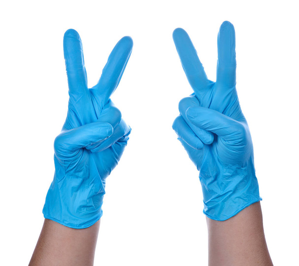 Mains d'un médecin portant des gants en latex bleu
 - Photo, image