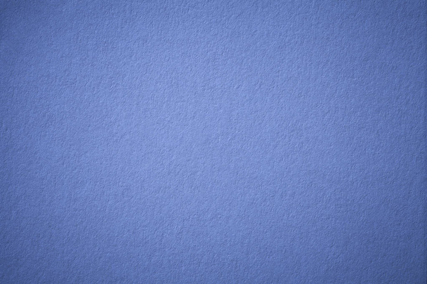 Texture di vecchio sfondo di carta blu navy, primo piano. Struttura di denso cartone kraft denso denso di denim scuro. Sfondo sfumato feltro primo piano
. - Foto, immagini