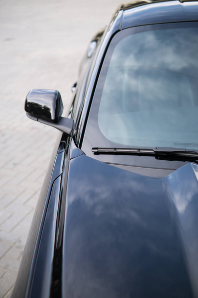 Espejo lateral de coche moderno, primer plano
 - Foto, Imagen