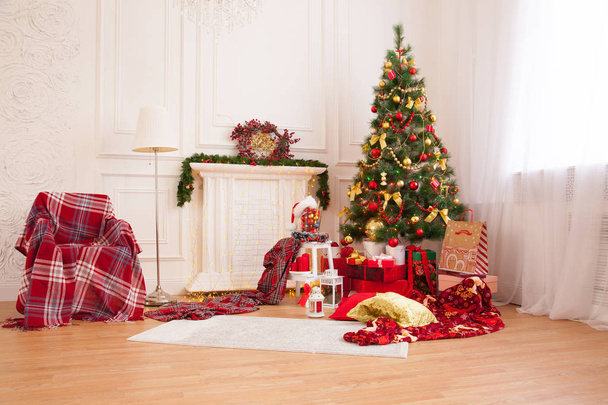 Uma bela sala de estar decorada para o Natal. - Foto, Imagem