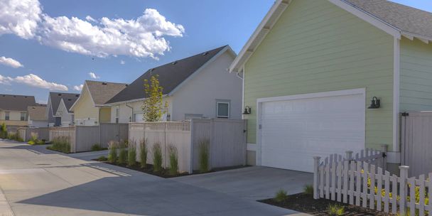 Cortile e garage di case in Daybreak Utah
 - Foto, immagini