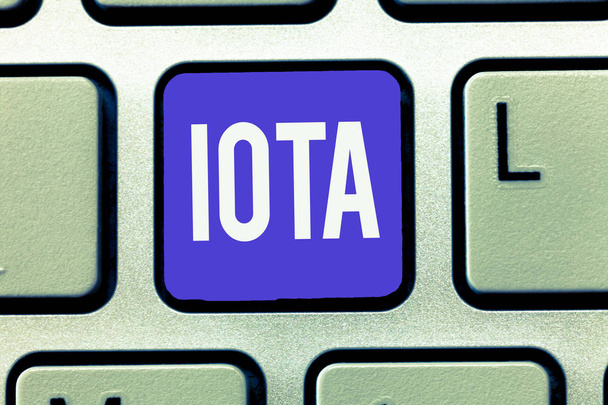 Sinal de texto mostrando Iota. Foto conceitual Criptomoeda plataforma Ledger que registra as transações on-line
 - Foto, Imagem