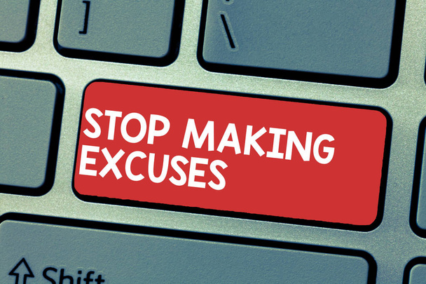 Escritura de texto a mano Dejar de hacer excusas. Concepto que significa dejar de justificar tu inacción Rompe el hábito
 - Foto, Imagen