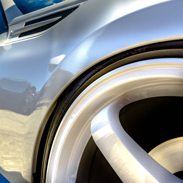 Wheel rim with white spokes on a shiny white car - Photo, Image
