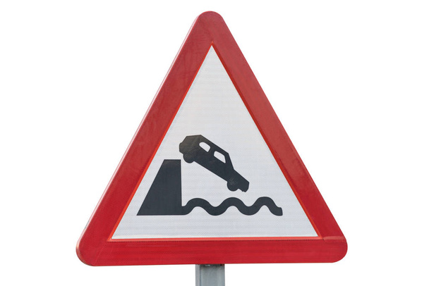 дорожній знак набережна або берег річки ізольовані на білому тлі
 - Фото, зображення