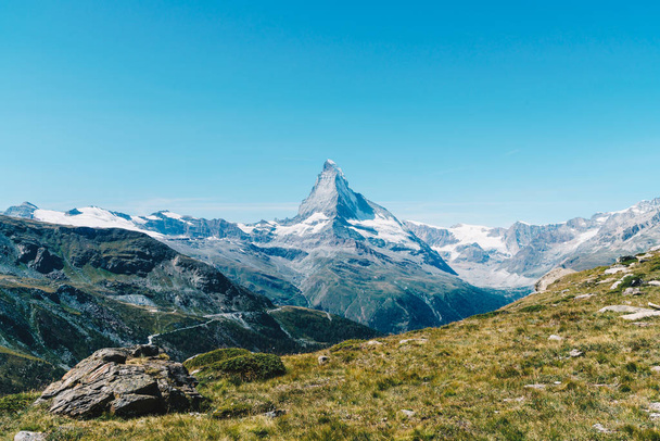 Beautiful mountain landscape with views of the Matterhorn peak in Zermatt, Switzerland. - Foto, afbeelding