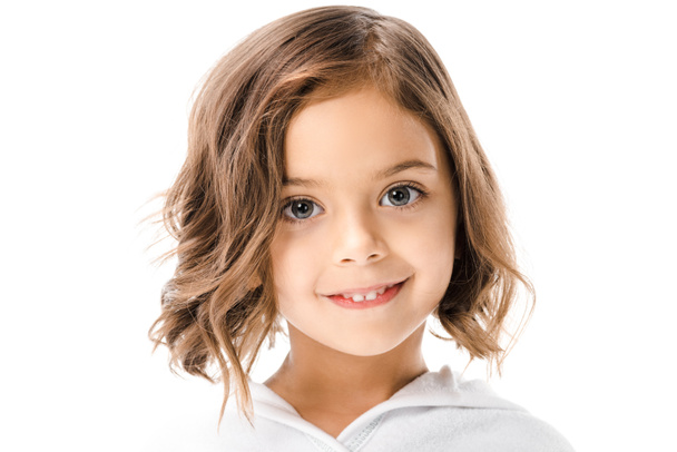 portret słodkie dziecko w biały szlafrok na białym tle - Zdjęcie, obraz