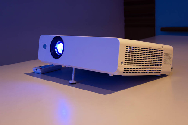 projector voor presentatie in een vergadering kamer business Conceptpresentatie. - Foto, afbeelding